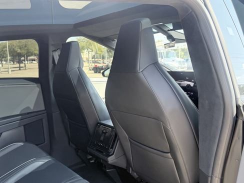 Used 2025 Tesla Cybertruck AWD Crew Cab image 41