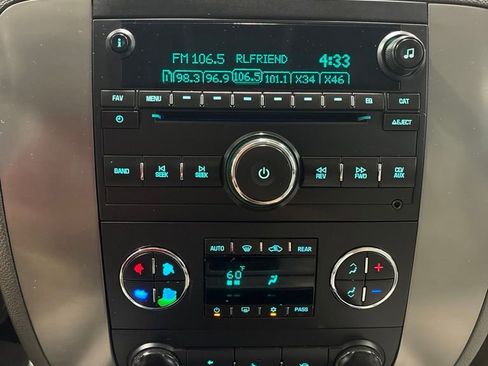 Used 2010 GMC Yukon XL SLT w/ SLT-2 Equipment Package AWD/4WD image 23