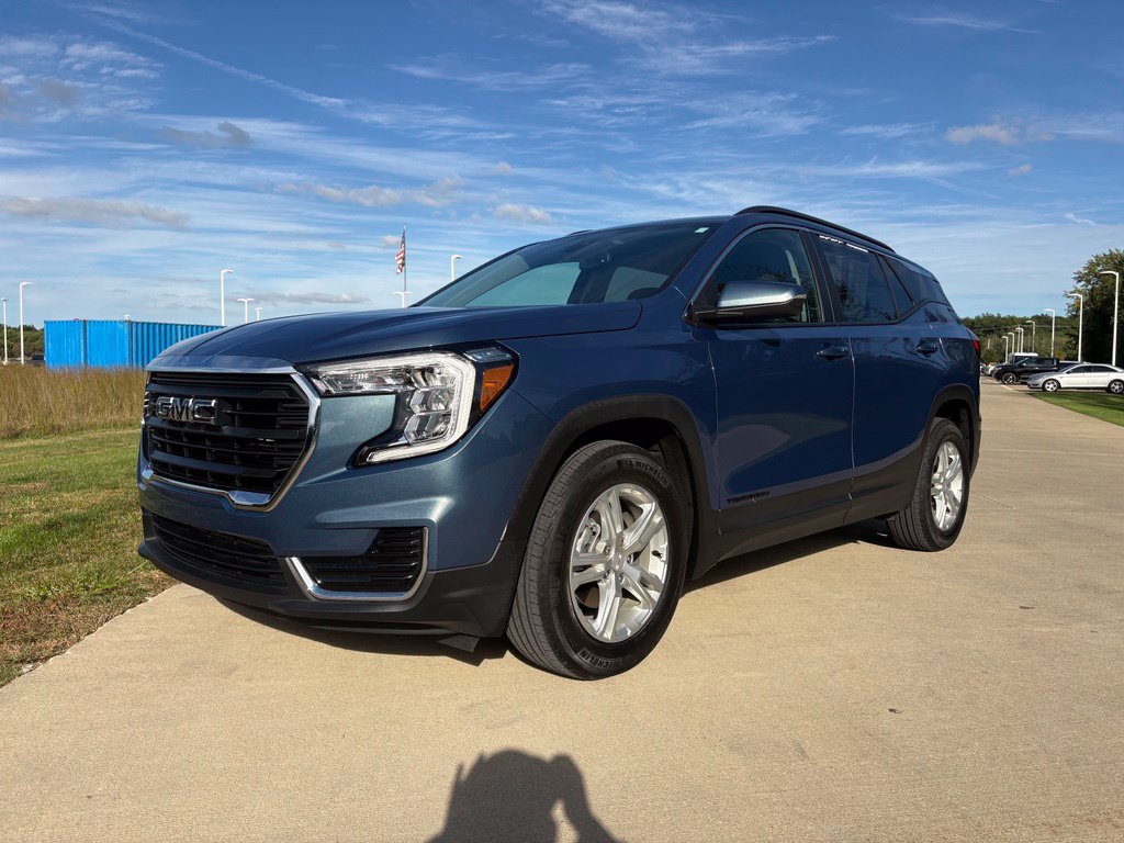 Used 2024 GMC Terrain SLE w/ Driver Convenience Package FWD image 1