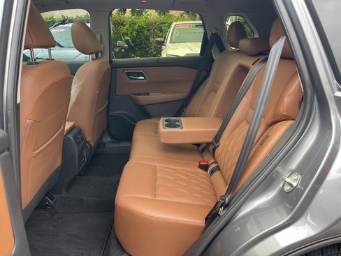 Certified 2024 Nissan Rogue Platinum w/ Platinum Premium Package FWD image 9