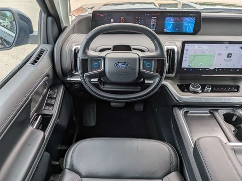 Used 2025 Ford Expedition Platinum AWD/4WD image 23