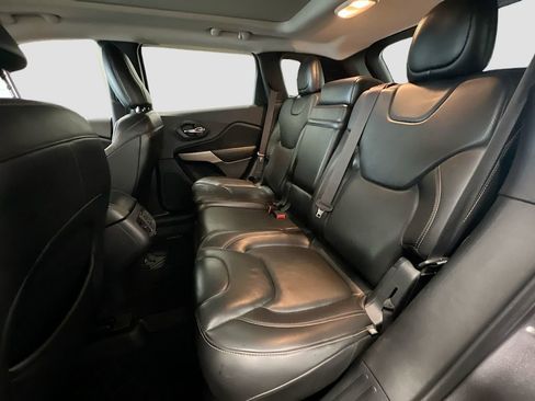 Used 2017 Jeep Cherokee Limited w/ Luxury Group AWD/4WD image 21