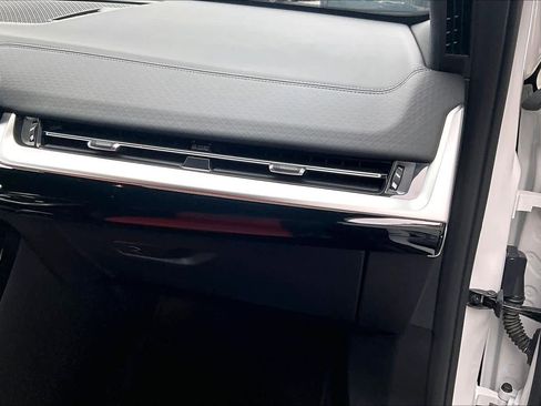 Certified 2025 BMW X2 xDrive28i image 21