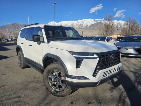 Used 2025 Lexus GX 550 image 3