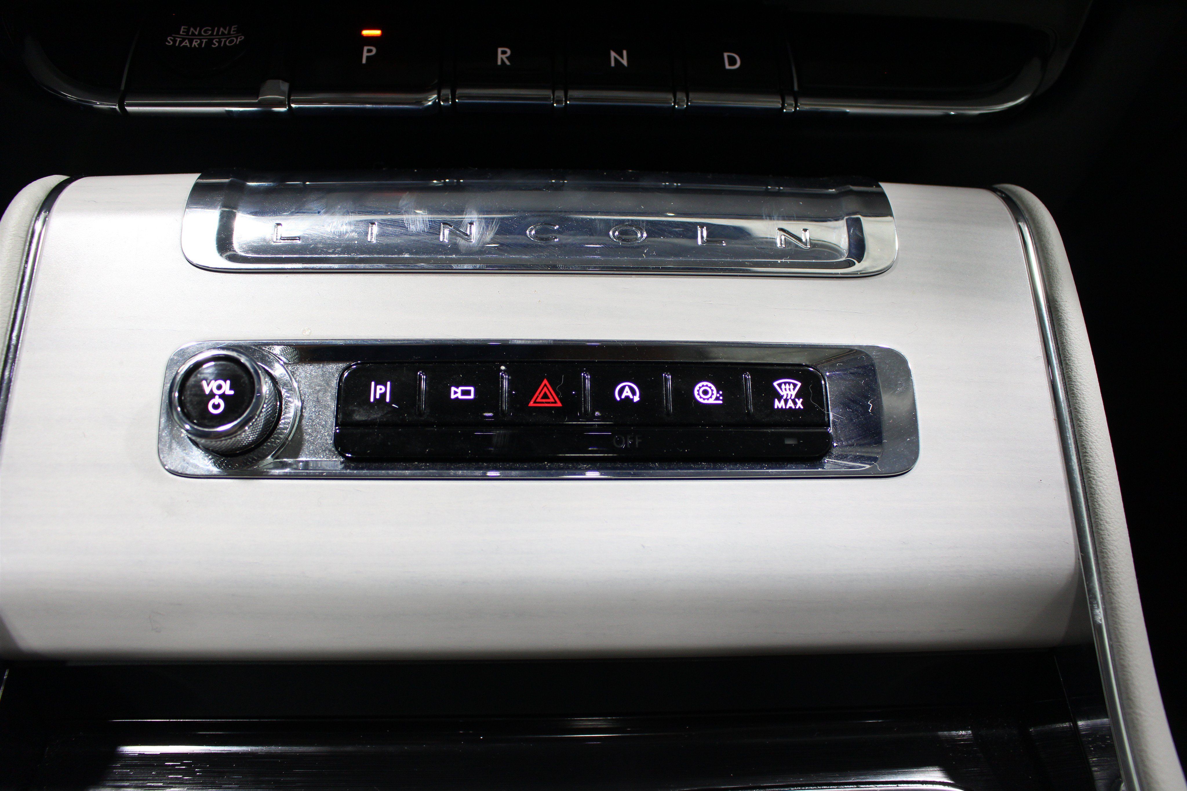 Certified 2026 Lincoln Aviator Reserve AWD/4WD image 18