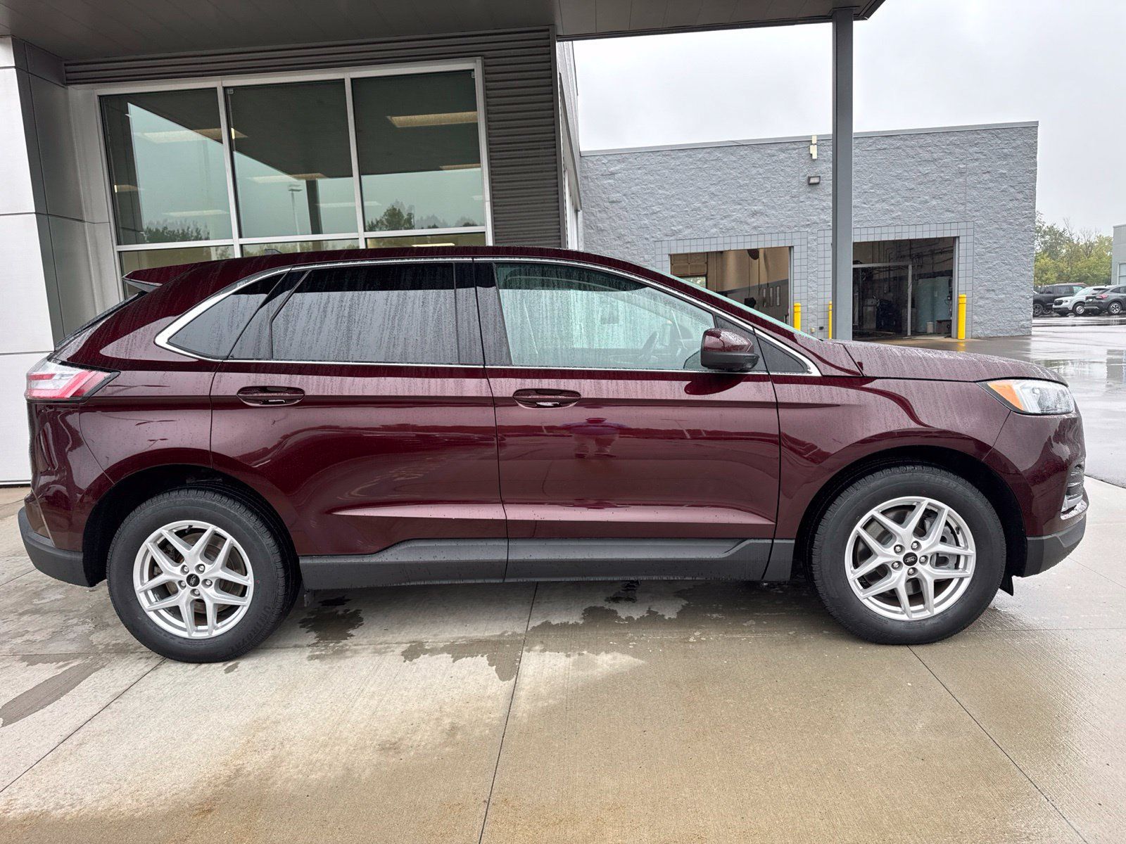 Certified 2024 Ford Edge SEL w/ Convenience Package AWD/4WD image 9