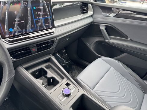 New 2026 Volkswagen Tiguan SE R-Line FWD image 22