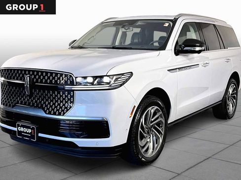 Used 2025 Lincoln Navigator Reserve AWD/4WD image 1