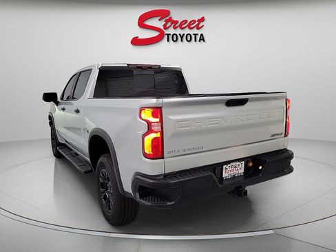 Used 2022 Chevrolet Silverado 1500 ZR2 w/ Technology Package AWD/4WD image 2