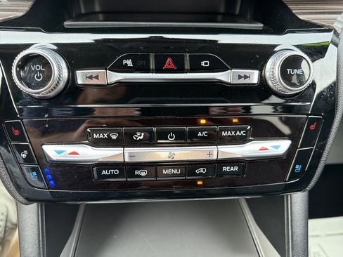 Certified 2023 Ford Explorer Limited w/ Equipment Group 301A AWD/4WD image 26