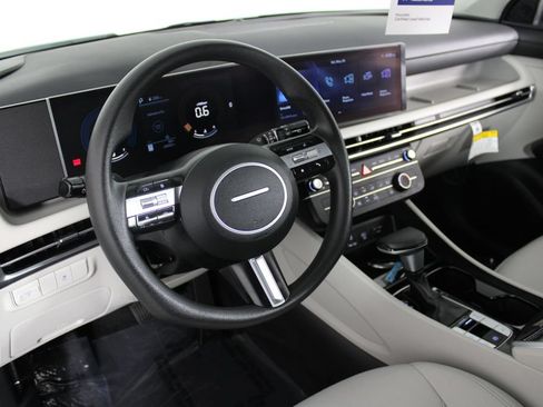 Certified 2025 Hyundai Tucson SE FWD image 18
