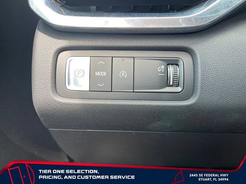 Used 2026 GMC Acadia Elevation w/ Elevation Premium Package FWD image 18