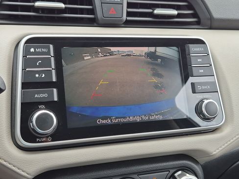 Used 2021 Nissan Versa SV FWD image 19