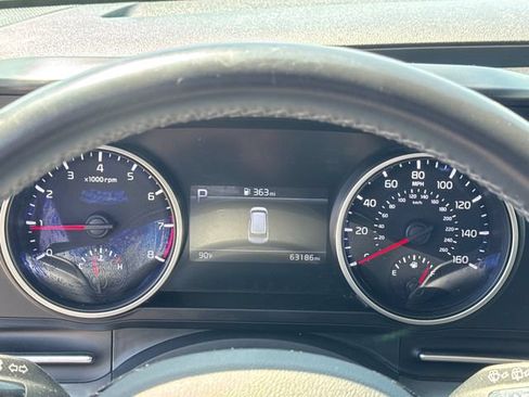 Used 2022 Kia Carnival LX FWD image 17