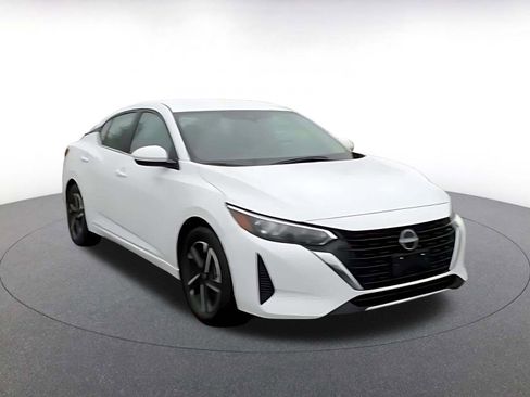 Used 2025 Nissan Sentra SV image 3