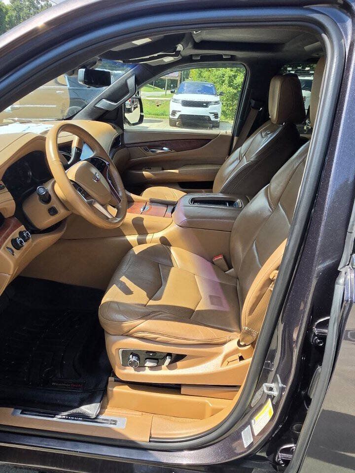 Used 2017 Cadillac Escalade ESV Platinum AWD/4WD image 18