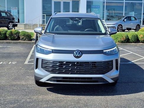 New 2025 Volkswagen Tiguan SE FWD image 6