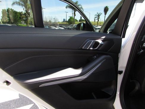 Used 2023 BMW X5 xDrive40i w/ Premium Package image 27