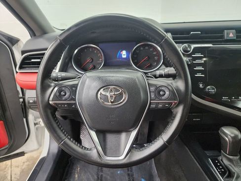 Used 2020 Toyota Camry XSE image 14