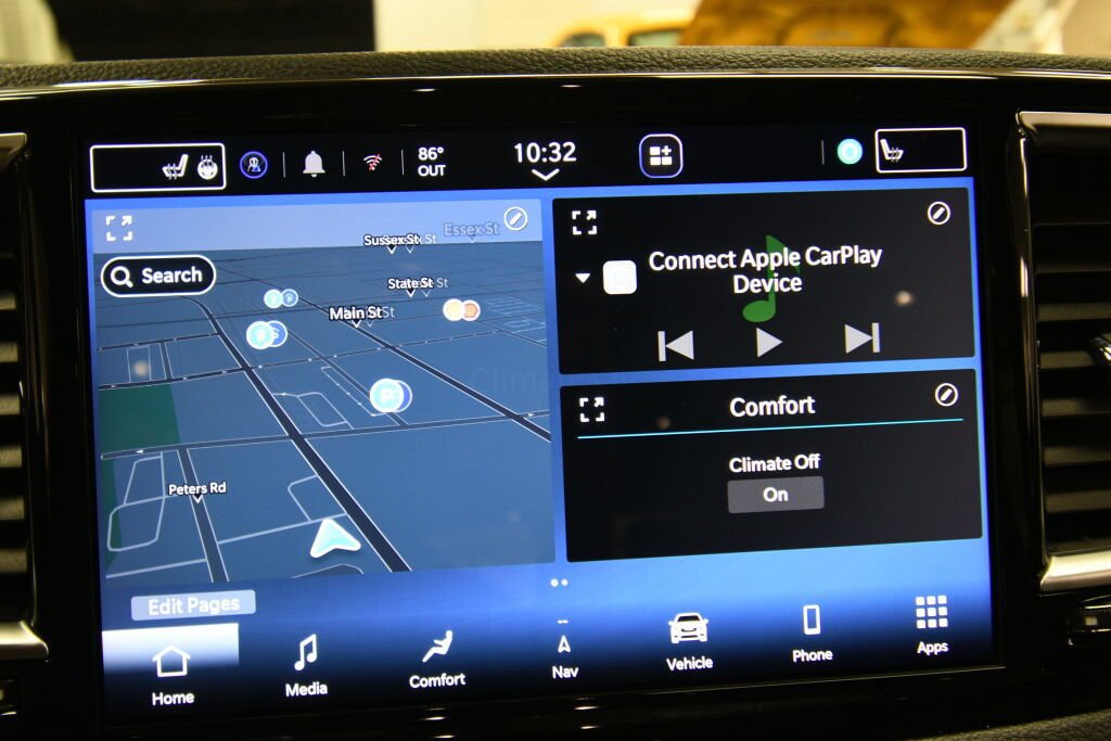 Used 2025 Chrysler Pacifica Limited FWD image 22