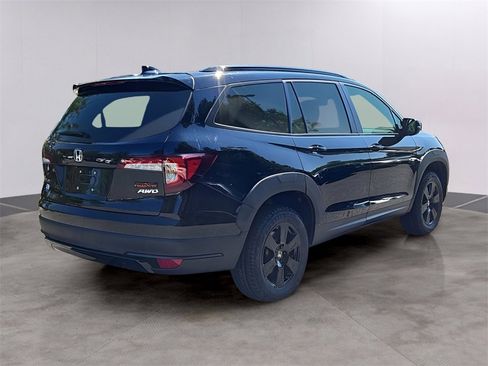 Certified 2022 Honda Pilot TrailSport image 4