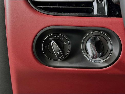 Certified 2025 Porsche Macan image 13