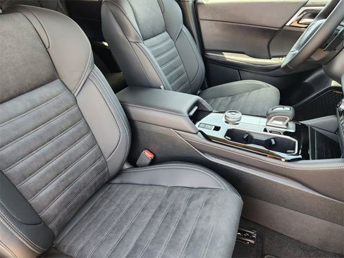 New 2025 Mitsubishi Outlander SE image 10