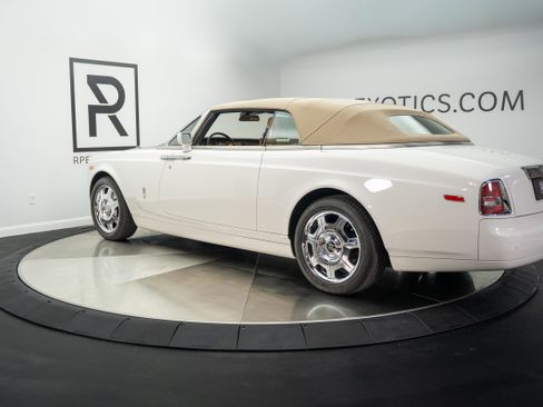 Used 2009 Rolls-Royce Phantom Drophead Coupe RWD image 3
