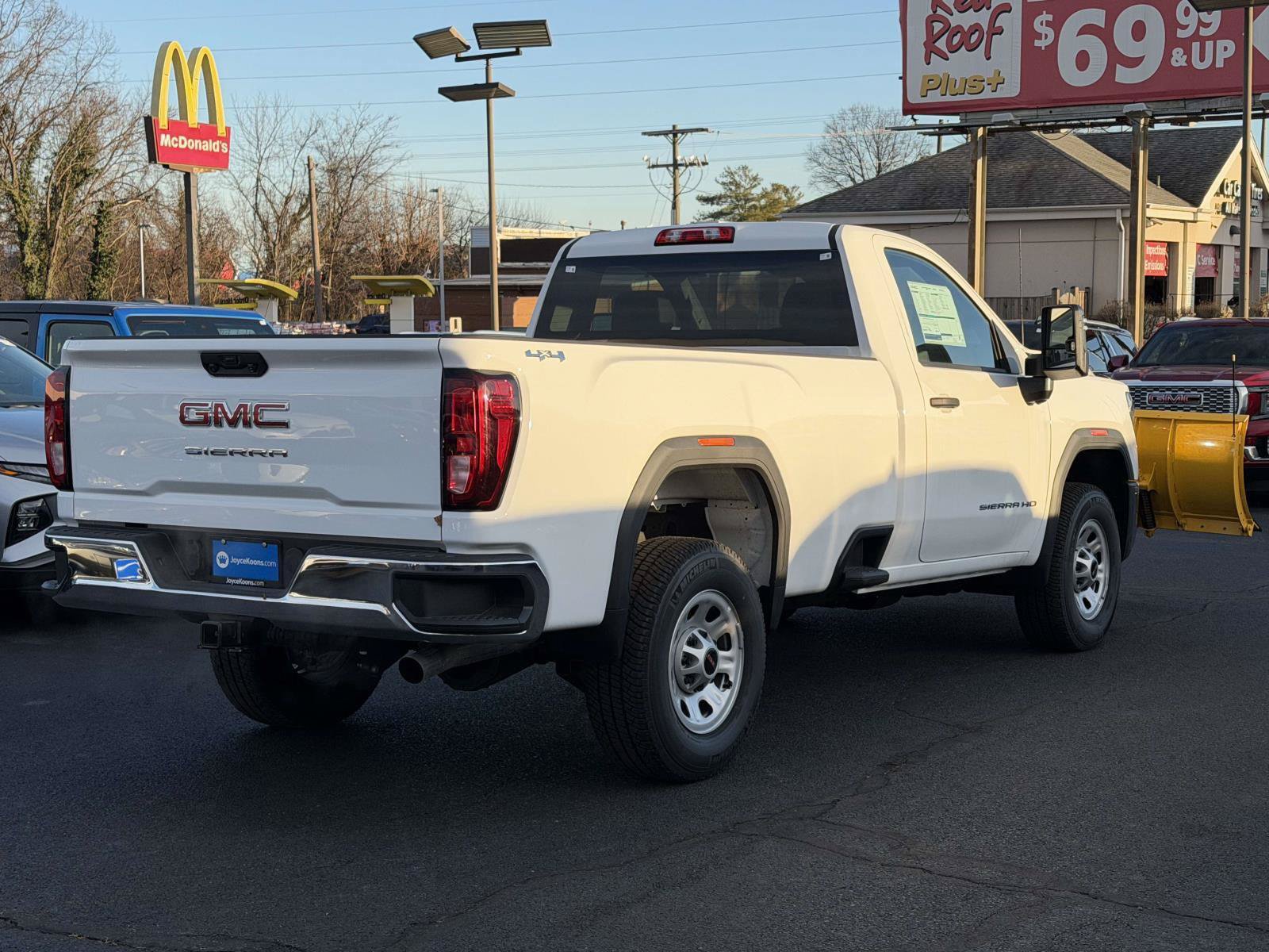 Used 2025 GMC Sierra 2500 Pro AWD/4WD image 2