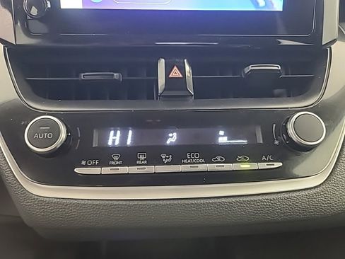 Used 2025 Toyota Corolla LE image 34