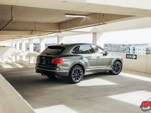 Used 2017 Bentley Bentayga image 23
