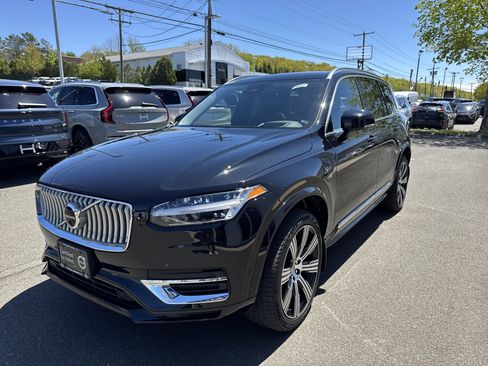 Used 2024 Volvo XC90 T8 Ultimate w/ Protection Package Premier AWD/4WD image 3