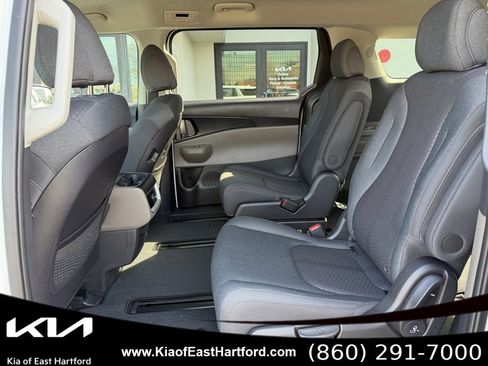 New 2026 Kia Carnival LX FWD image 18