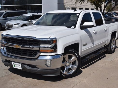 Used 2018 Chevrolet Silverado 1500 LT w/ Texas Edition image 39