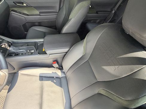 Used 2025 Lexus GX 550 AWD/4WD image 16