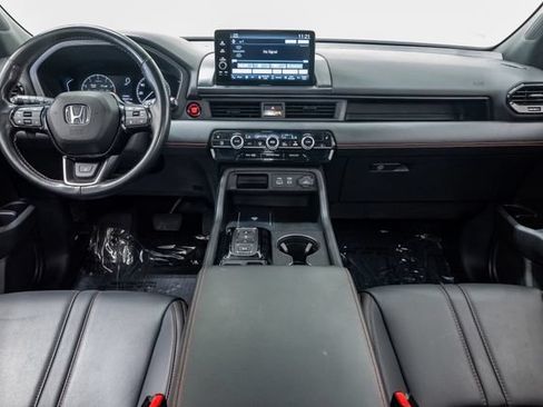 Used 2025 Honda Pilot TrailSport image 31
