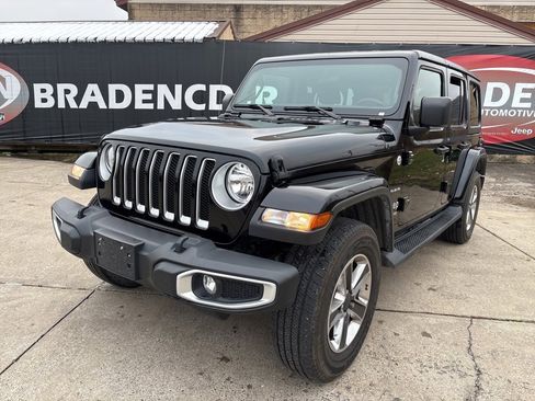 Used 2021 Jeep Wrangler Unlimited Sahara image 3