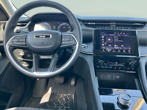 Certified 2023 Jeep Grand Cherokee Laredo AWD/4WD image 23