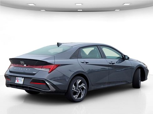 New 2025 Hyundai Elantra SEL w/ Cargo Package image 8