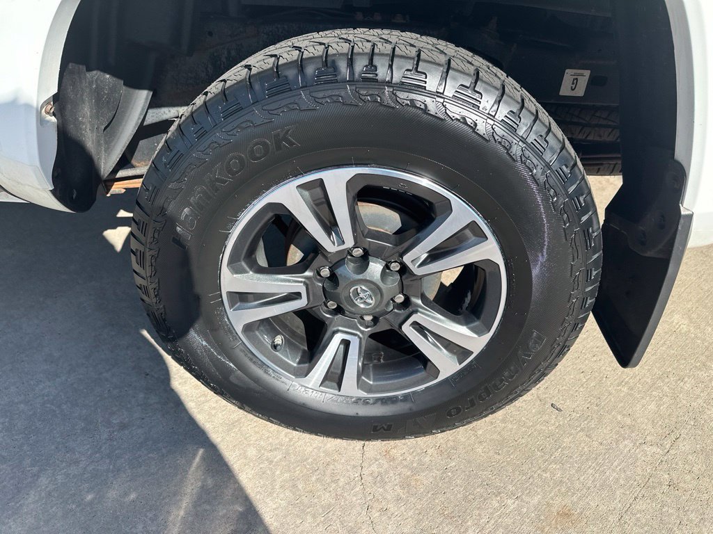 Used 2019 Toyota Tacoma TRD Sport AWD/4WD image 19