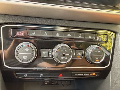 Used 2019 Volkswagen Atlas SEL Premium image 16