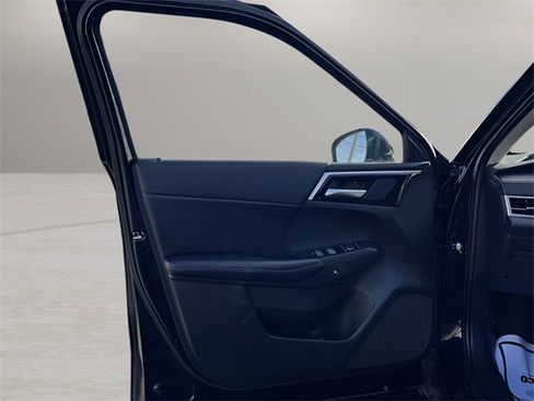 Used 2023 Mitsubishi Outlander SE image 9