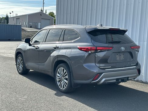 Certified 2021 Toyota Highlander Platinum AWD/4WD image 4