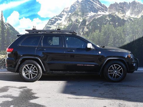 Used 2017 Jeep Grand Cherokee Trailhawk w/ Trailhawk Luxury Group image 2