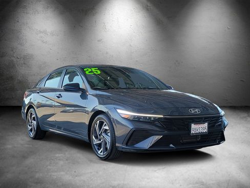 Certified 2025 Hyundai Elantra Sport FWD image 2