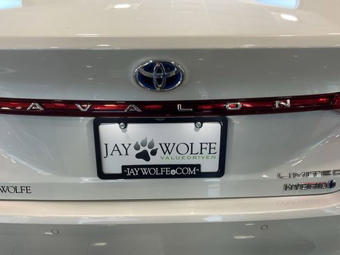 Certified 2022 Toyota Avalon Limited image 23