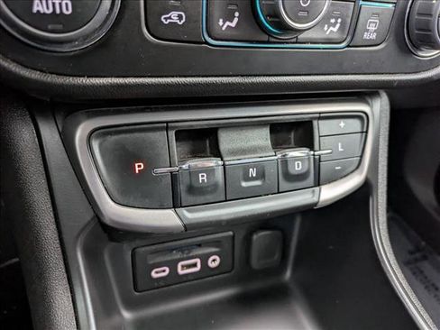 Used 2023 GMC Terrain AT4 image 13