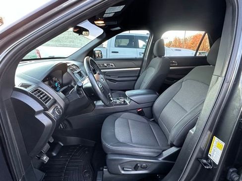 Used 2019 Ford Explorer XLT image 24