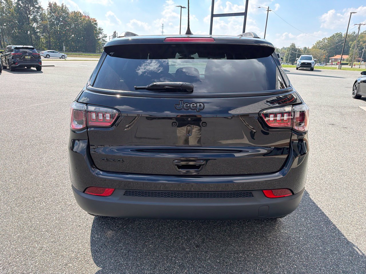 Used 2023 Jeep Compass Latitude AWD/4WD image 8