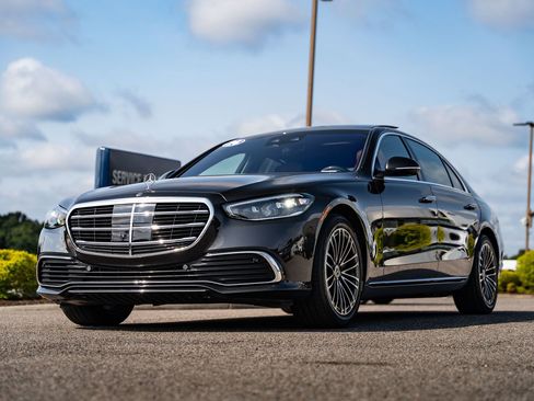 Used 2024 Mercedes-Benz S 580 4MATIC Sedan image 3